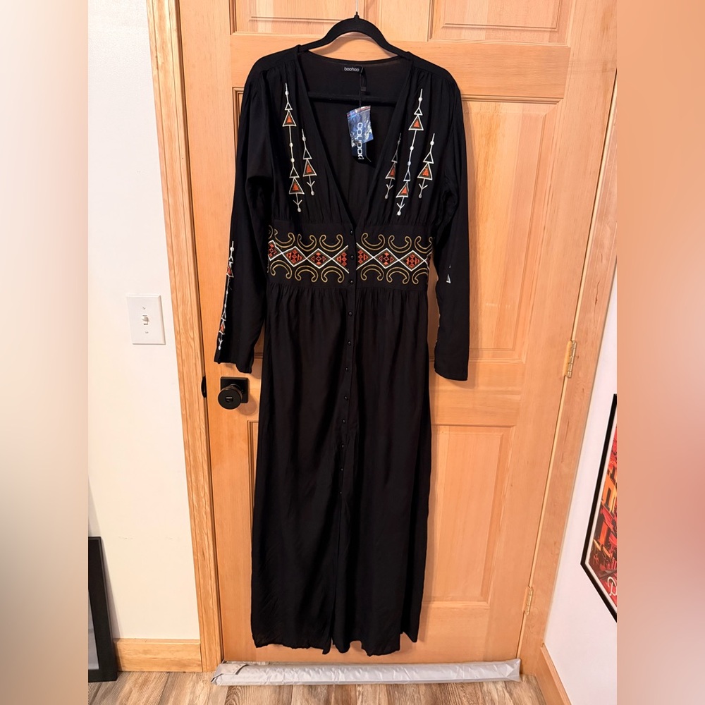 Boohoo | Plus Embroidered Plunge Maxi Dress Black - Size US12 | new with tags - Picture 3 of 8